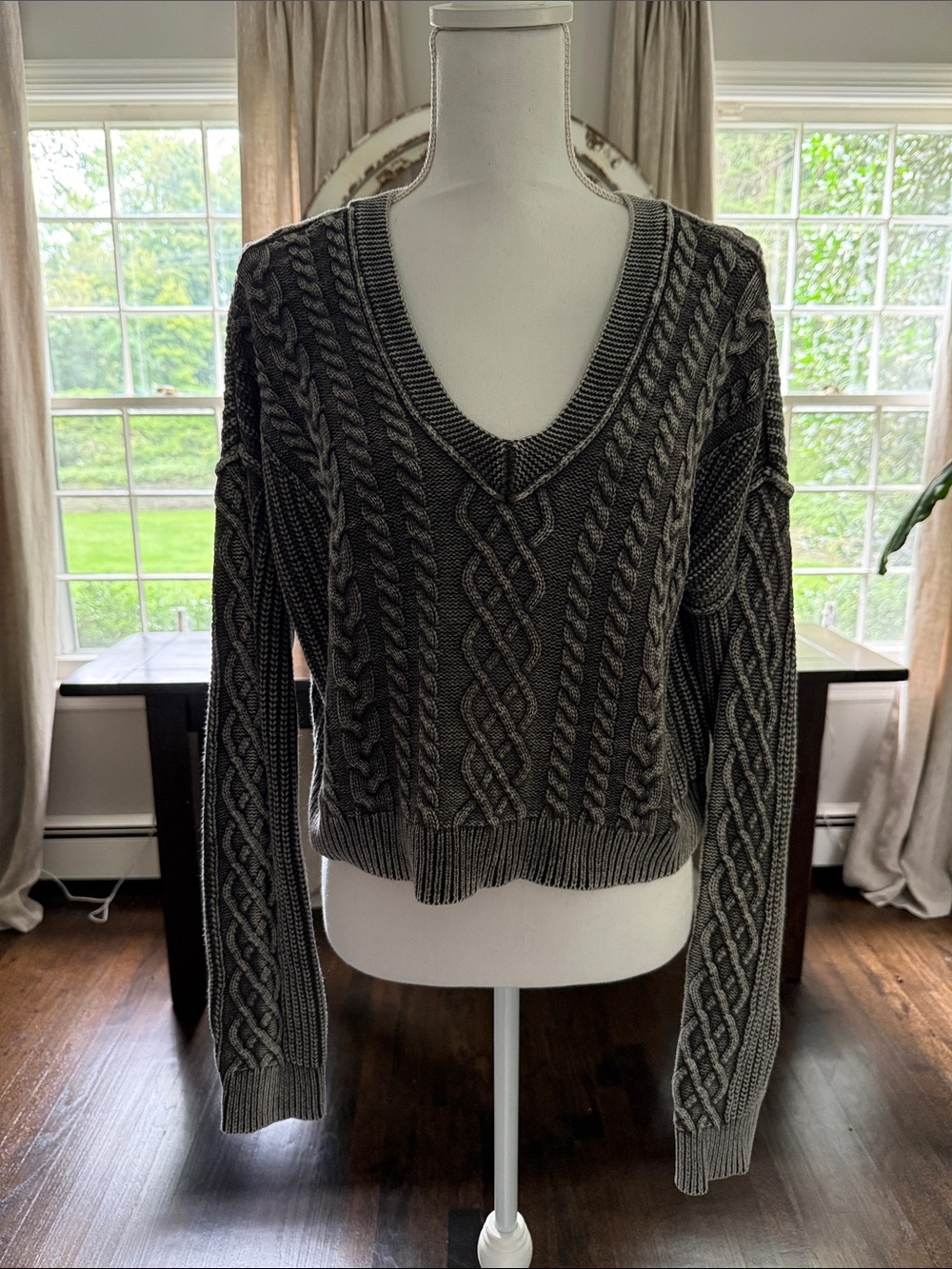 Aeropostale Charcoal Cable Knit V-Neck Sweater size M